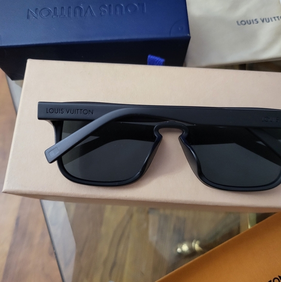 Authentic Louis Vuitton Waimea Sunglasses - Picture 3 of 12